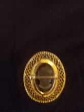 Load image into Gallery viewer, Vintage Clear Glass intaglio Brooch
